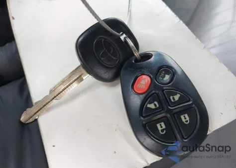 2006 Toyota Sienna Xle Limited z USA, uszkodzony, nr VIN 5TDBA22C26S058478